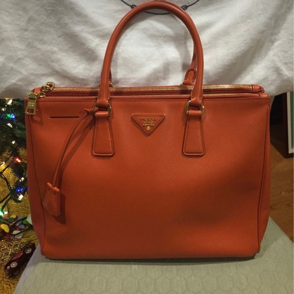 Prada Tote bag - Picture 1 of 9